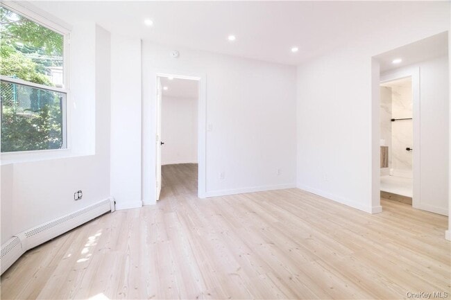 Building Photo - 594 Bellevue Ave N