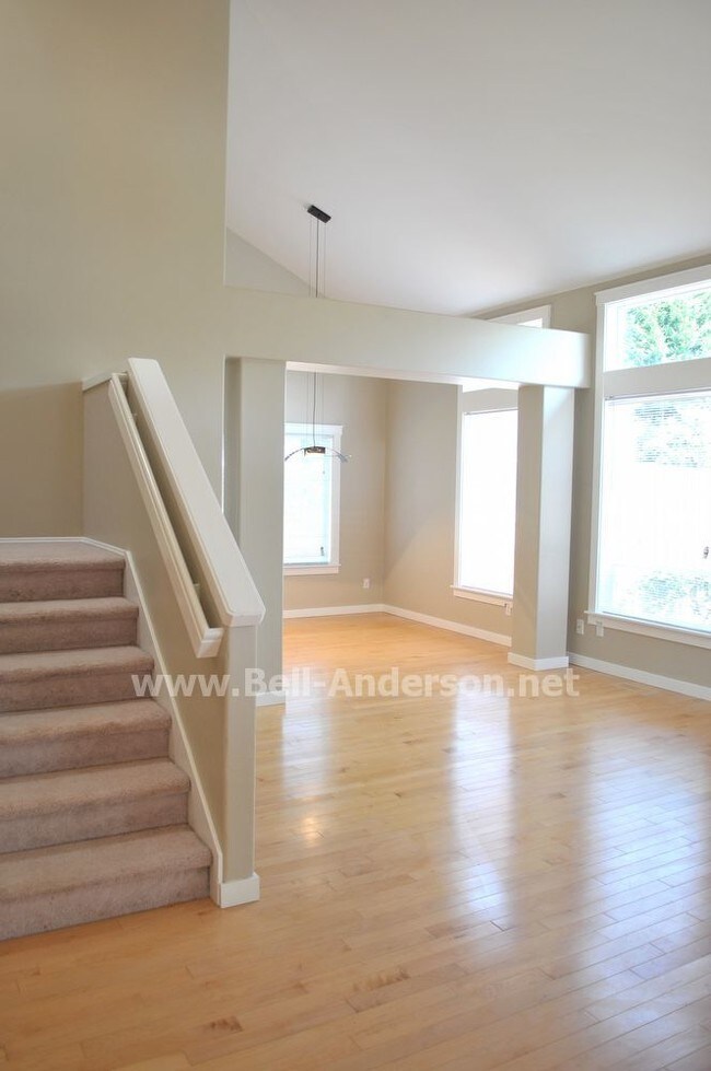 Building Photo - Gorgeous 4 Bedroom Home with Three-Car Garage
