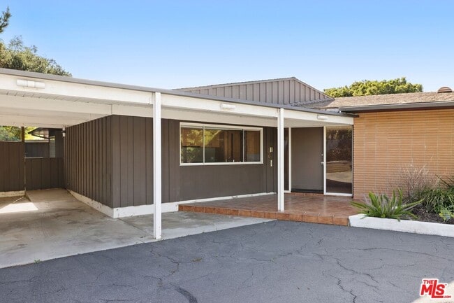 Foto del edificio - 590 N Tigertail Rd