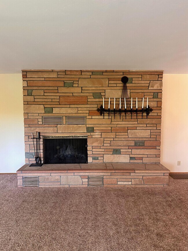 Building Photo - 16107 Bitney Springs Rd