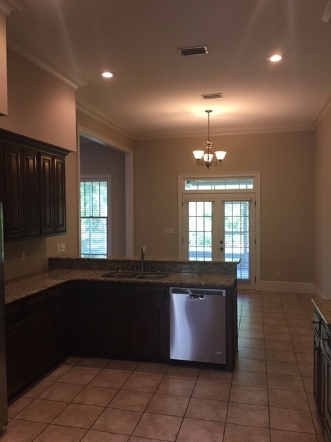 Building Photo - Beautiful home located in Knight Mill