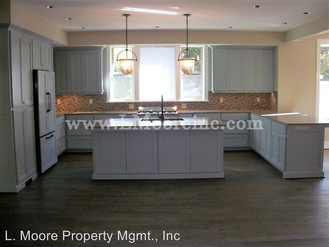 Building Photo - 741 B Ave