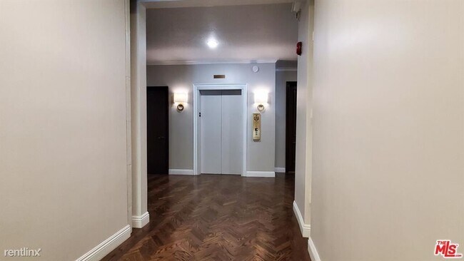 Foto del edificio - 2 br, 2 bath Condo - 133 S Oakhurst Dr Apt...