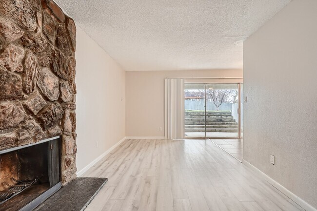 Building Photo - 14904 E Hampden Cir