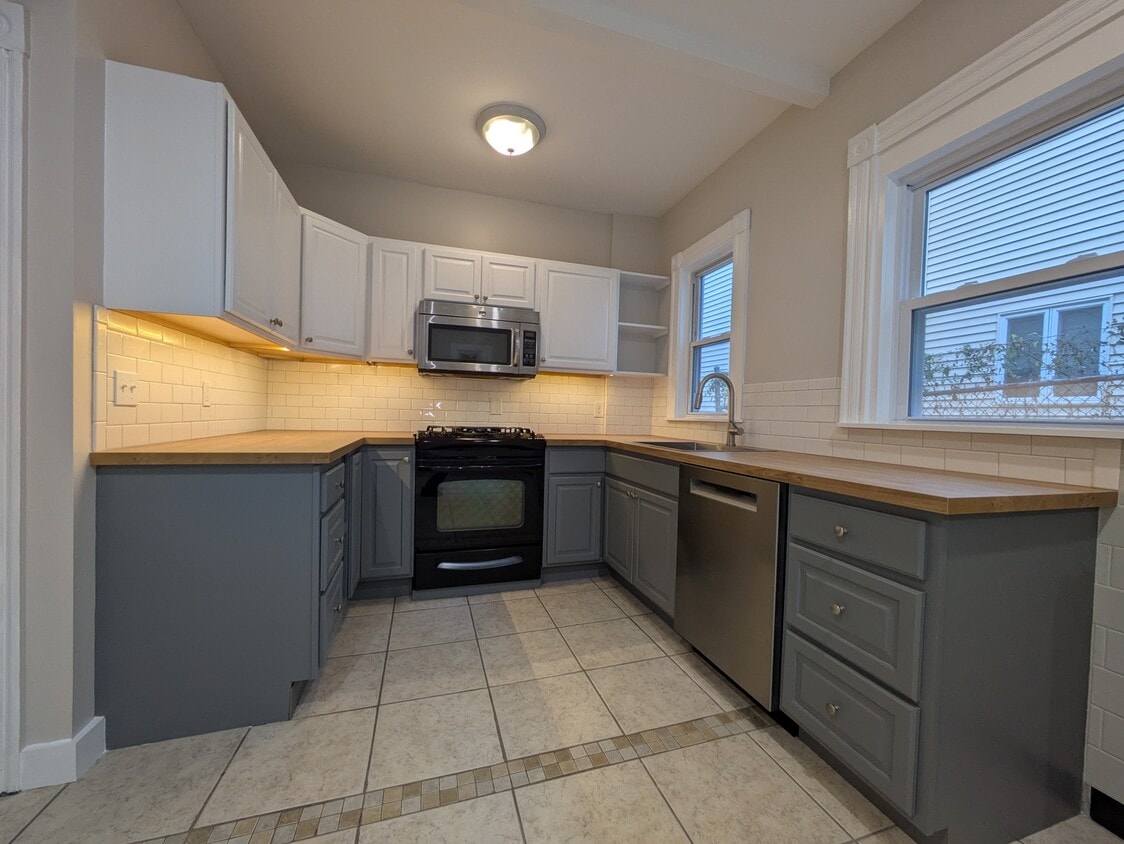 Kitchen - 98 Hudson St