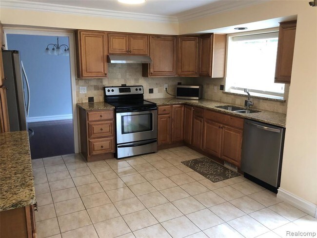 Building Photo - 1785 Poppleton Dr