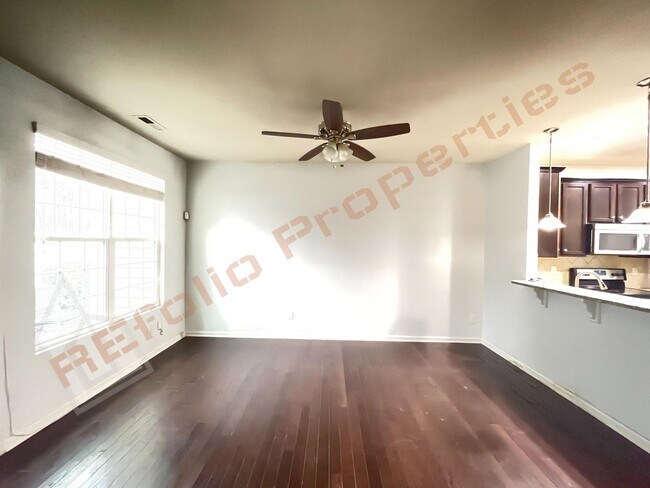Foto del edificio - 2 Bedroom, 2.5 Bathroom Townhome with 2 Parking Spaces in Renaissance Park – Minutes from Downtow...