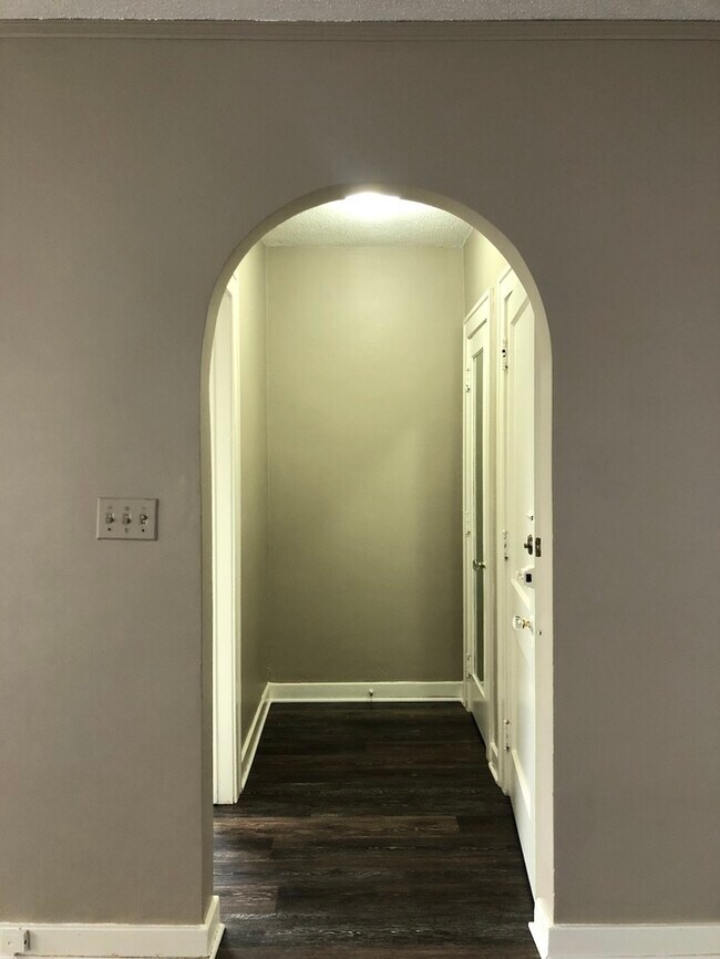 Foto del edificio - Adorable 3 Bedroom Heritage Hill Unit