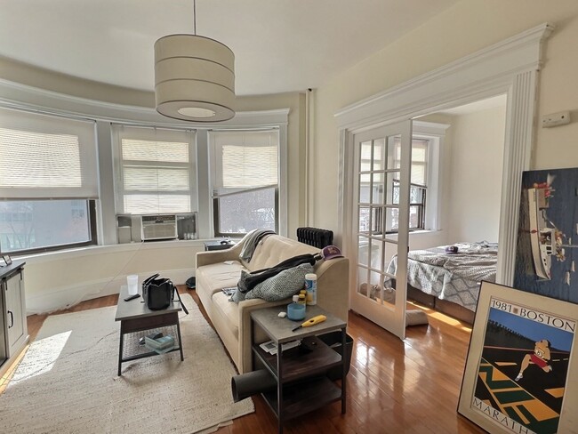 Building Photo - 1376 Beacon St