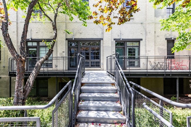 Building Photo - Urban Apartment at Pierpont Lofts with Res...