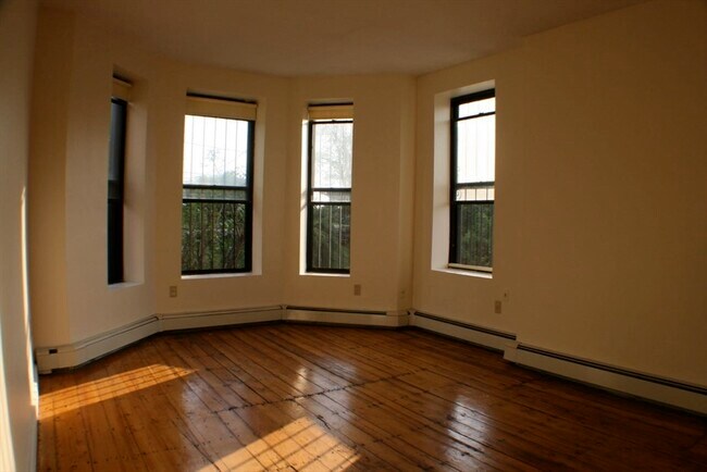 Building Photo - 31 Fort Ave