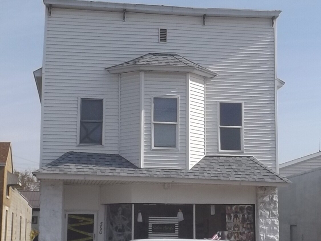 Primary Photo - 560 N Chicago St