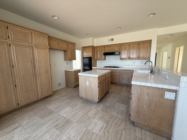 Foto del edificio - 593 Parkside Dr