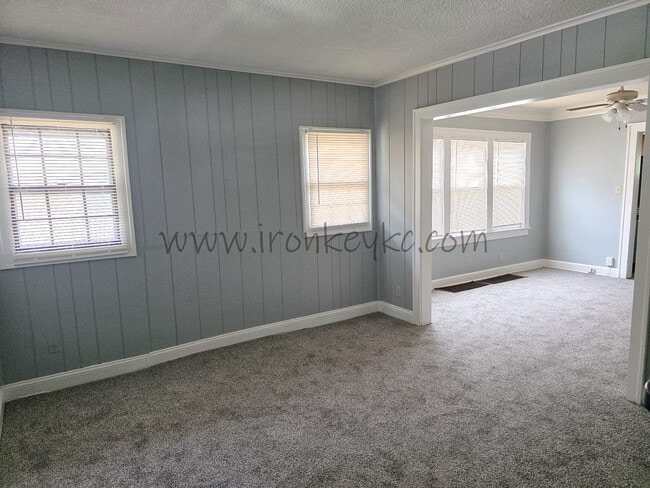 Foto del edificio - 2120 E 68th Terrace