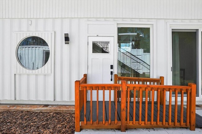 Foto del edificio - 8778 Waterfront Terrace