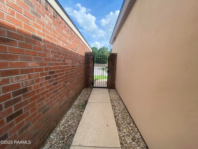 Building Photo - 254 Chimney Rock Blvd