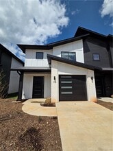 Building Photo - 1110 Emilia Ave