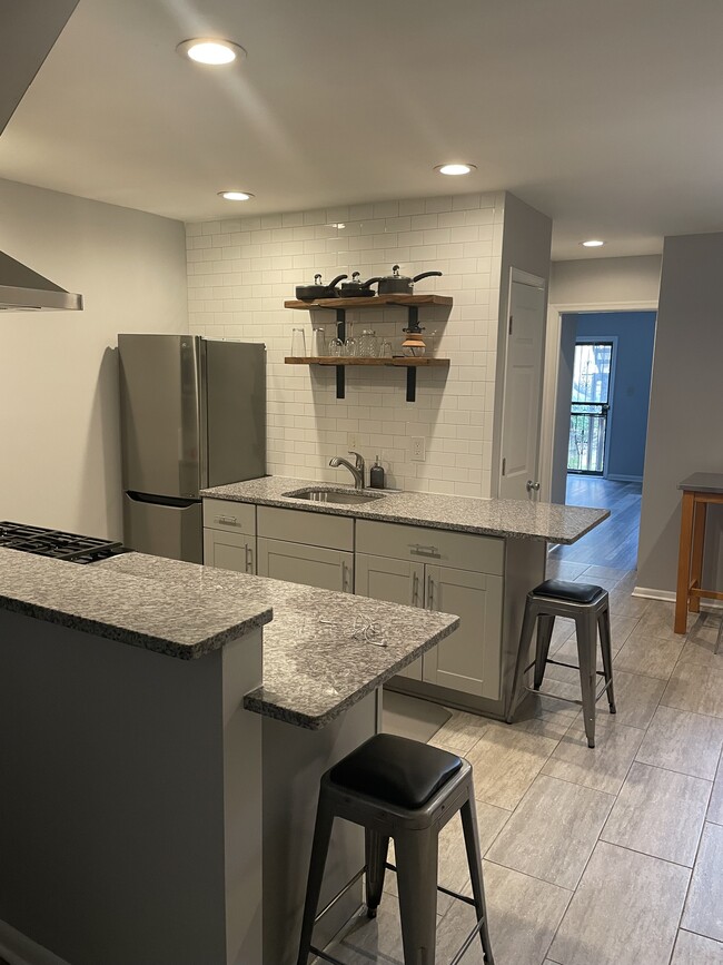 Kitchen - 225 E Lafayette Ave