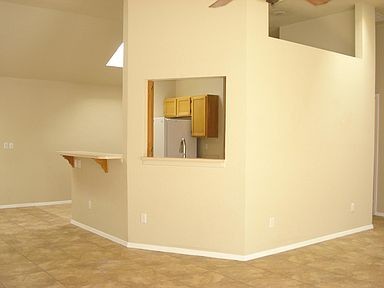 Building Photo - 2262 La Paloma Dr