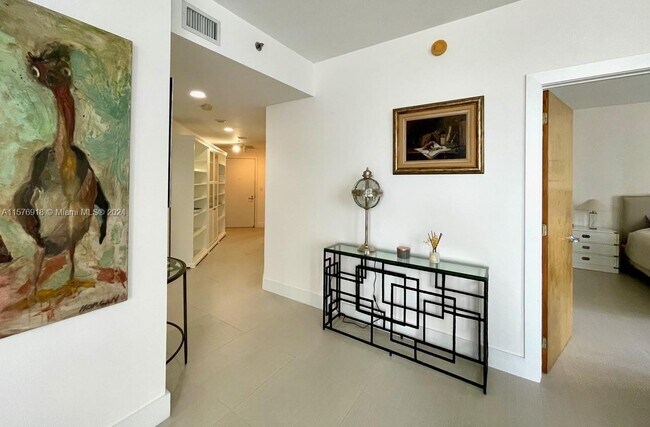 Building Photo - 1060 Brickell Ave