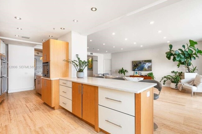 Building Photo - 808 Brickell Key Dr