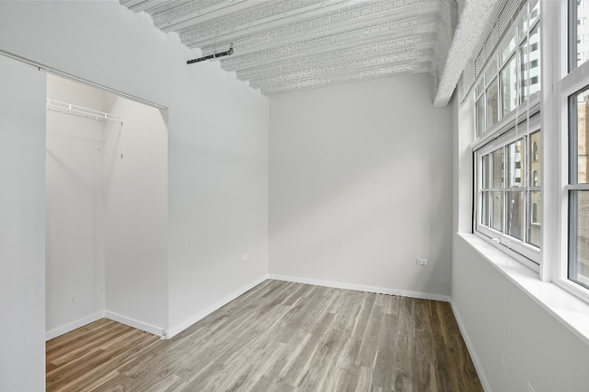 Building Photo - 55 E Lake St