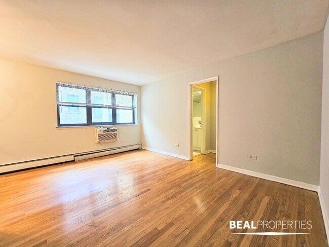 Building Photo - 0 bedroom in CHICAGO IL 60657
