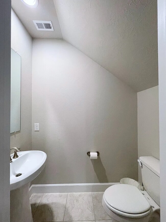 Foto del edificio - 5235B Petty St