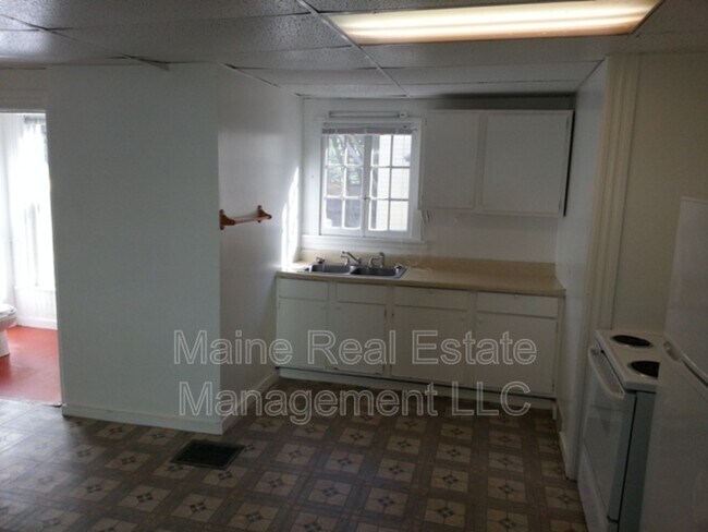 Building Photo - 85 2nd St
