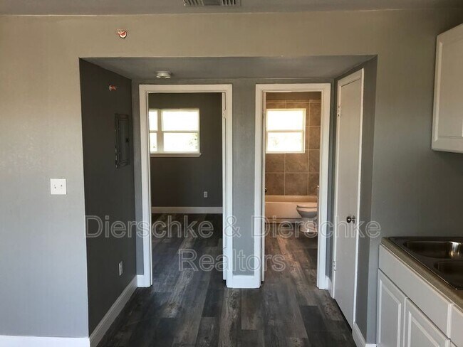 Foto del edificio - 3608 N Chadbourne St