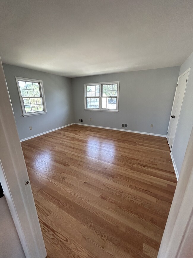 Building Photo - 319 Codrington Pl