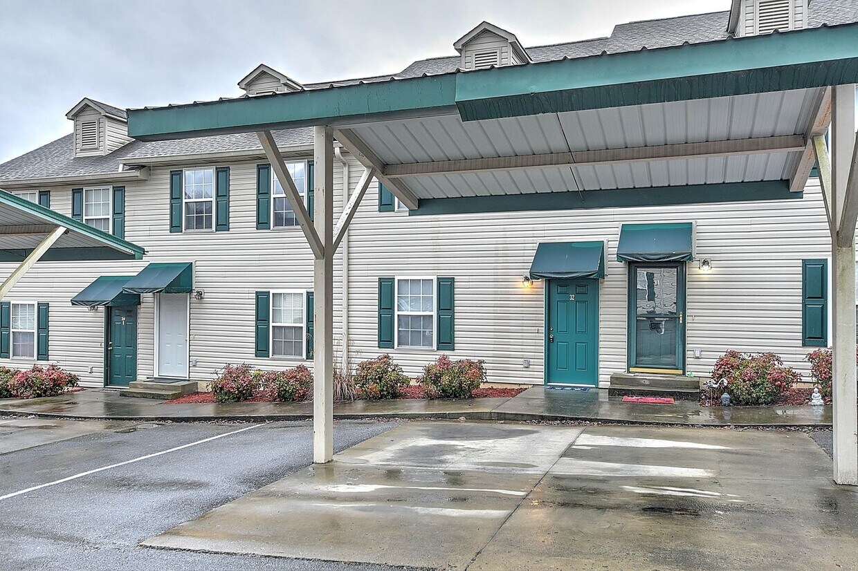 Primary Photo - 2420 Volunteer Parkway #32