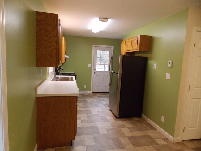 Building Photo - 343 Victory Dr
