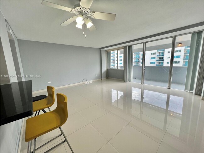 Foto del edificio - 7545 E Treasure Dr