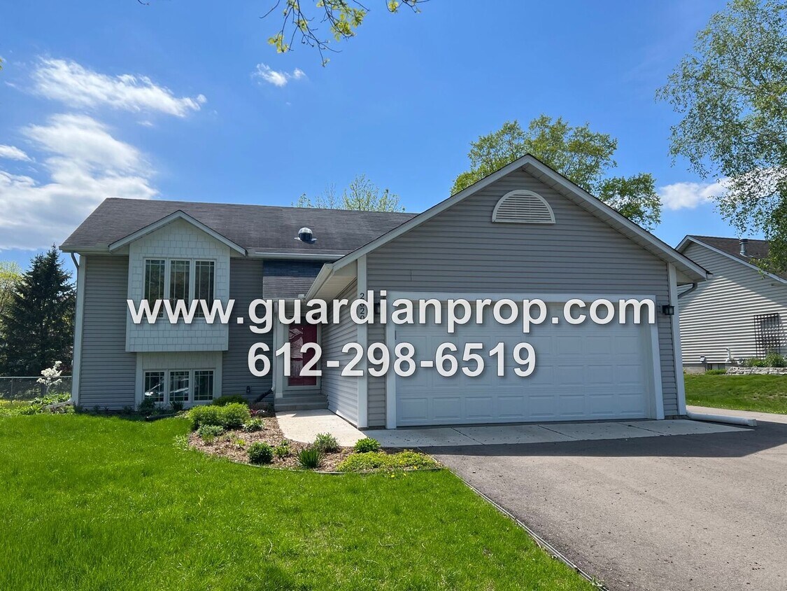 Primary Photo - Woodbury House Available July 1st, Meticul...