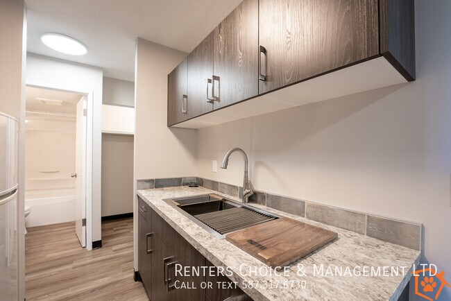 Photo du bâtiment - Newly Renovated 1 Bedroom, Utilities Included, Assigned Parking