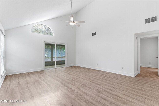 Foto del edificio - 325 Sunrise Cir