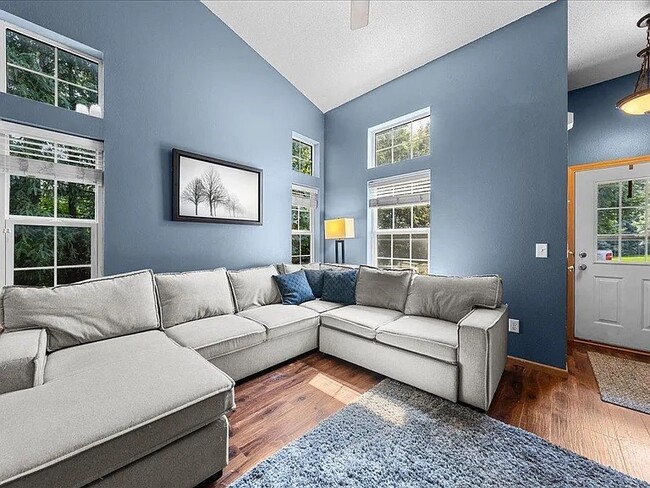 Building Photo - 158 Bridgewater Trl