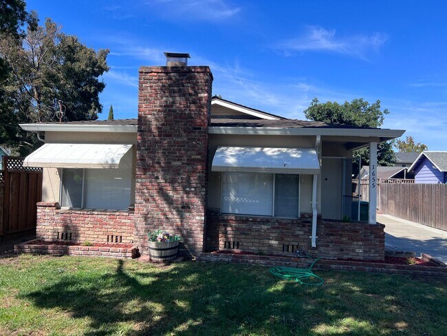 Building Photo - 1655 Catherine St