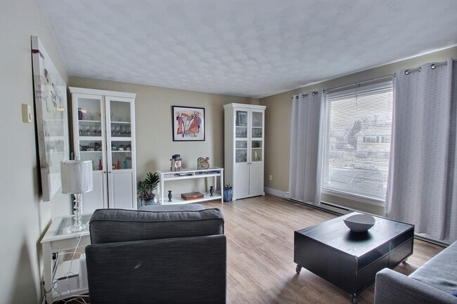 Photo du bâtiment - 34 Meadowdale Dr