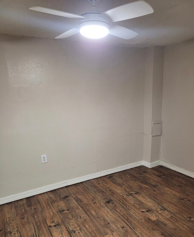 Foto del edificio - 815 N Pleasant St