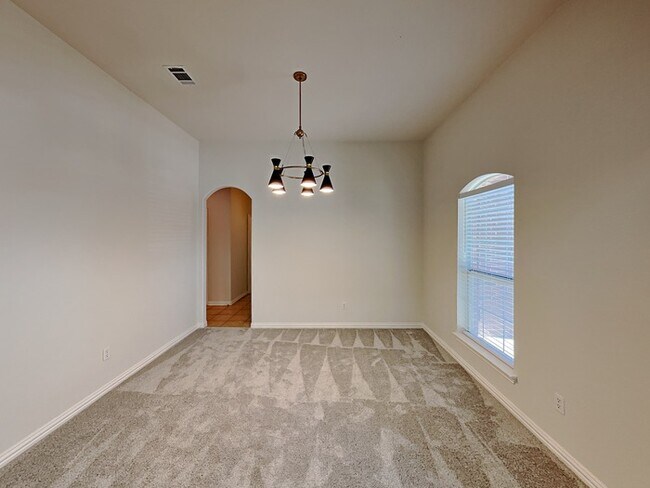 Building Photo - 705 Saddle Ridge Tr