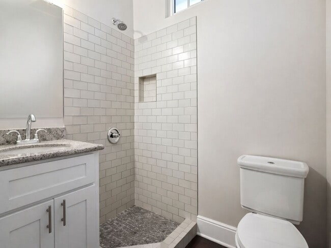 Building Photo - Fabulous 1BR 1BA Bungalow w/ Full Appliance Suite + In-Unit Laundry in New Orleans