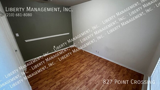 Building Photo - 827 Point Crossing