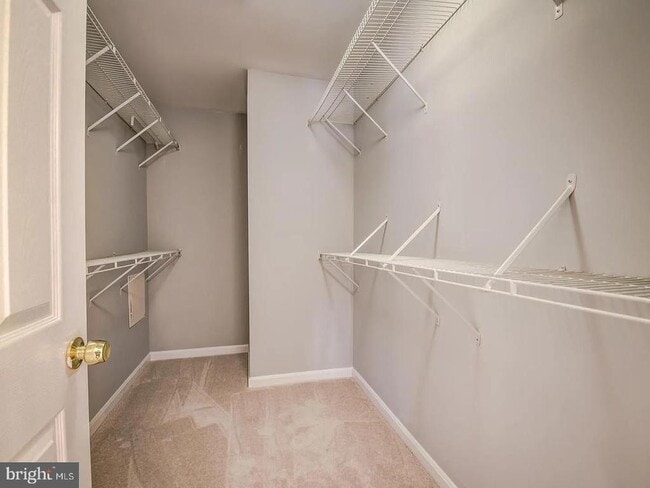 Building Photo - 9241 Greenshire Dr