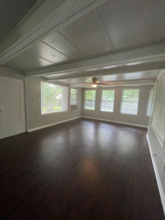 Foto del edificio - PRICE REDUCED Completely upgraded 3/1 1234...