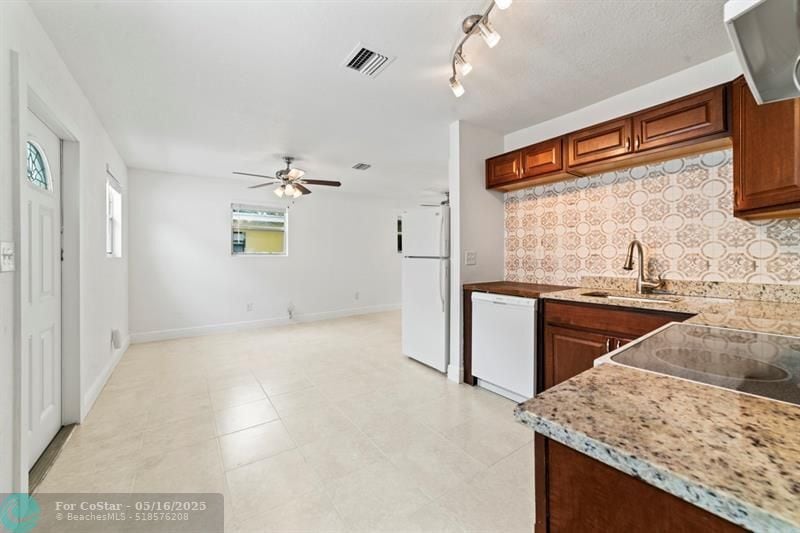 Foto principal - 818 NE 14th Pl