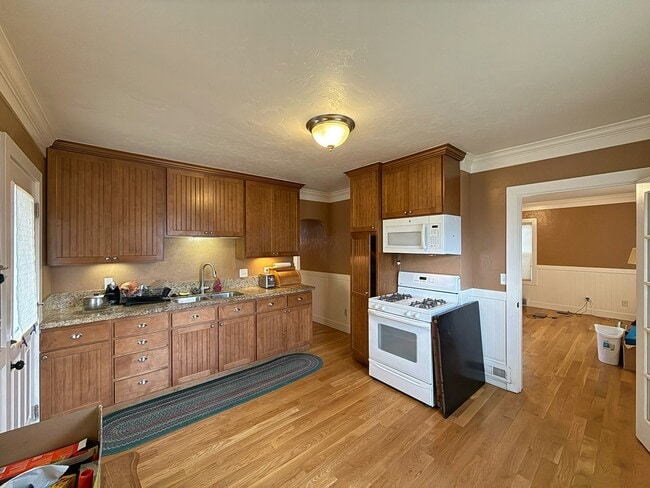 Building Photo - 240 S Main St