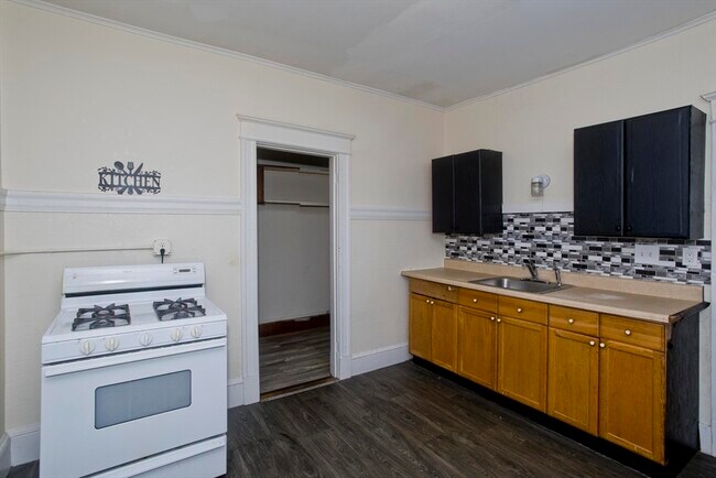 Foto del edificio - 228 Belmont Ave