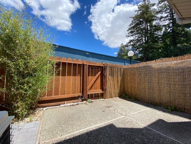 Building Photo - 1449 Bel Air Dr